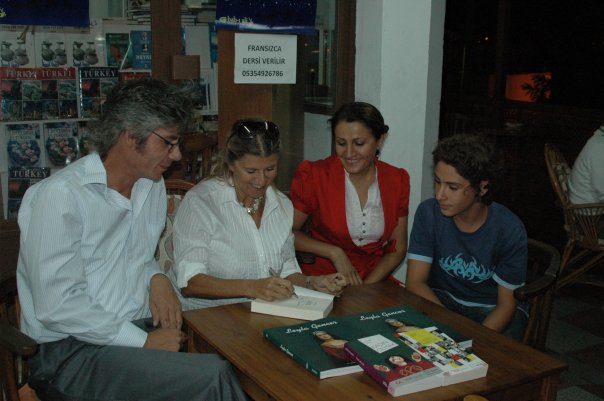 BODRUM KİTAPLI GECELER ZEYNEP ORAL İLE COŞTU
