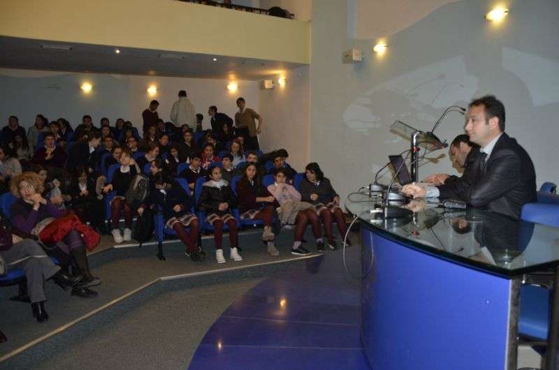 Polis Öğrencilere “Terör” Semineri Verdi…