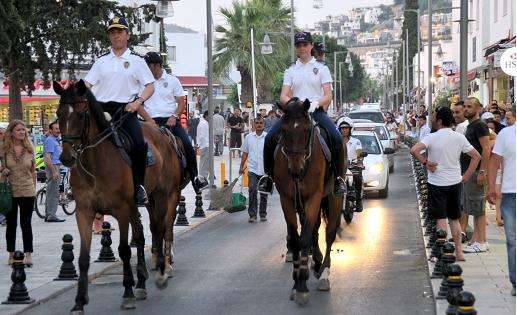 Bodrum Sokaklarında Atlı Polisler İş Başında?