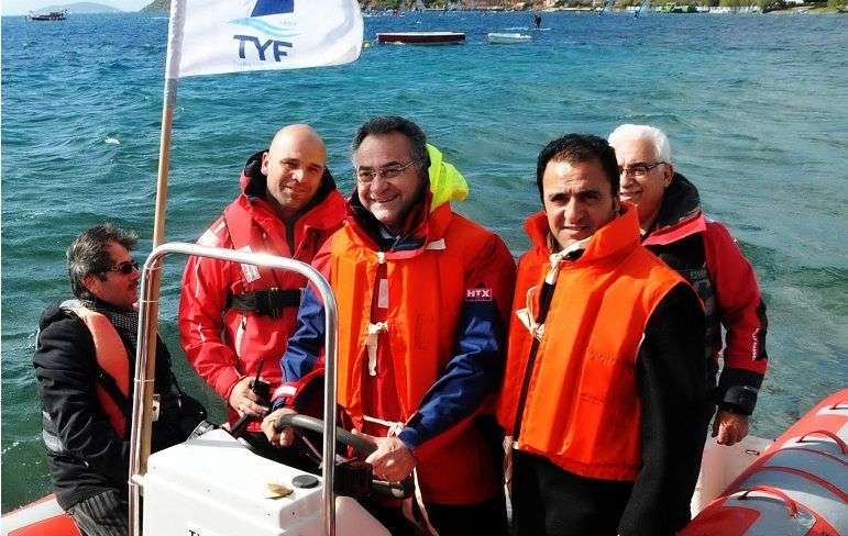 Lodos Sörfçüleri Karaya Savurdu