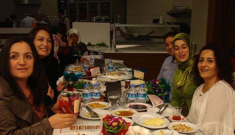 Merter Koleji?nden Velilere Kadınlar Günü Kahvaltısı