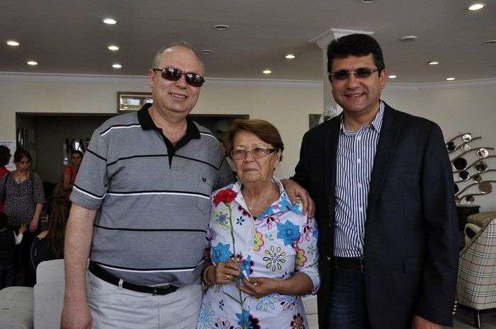 Mehmet Tosun?dan Karanfilli Kutlama