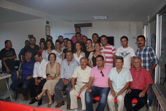 CHP?li Gençlerden Gazetecilere Sürpriz