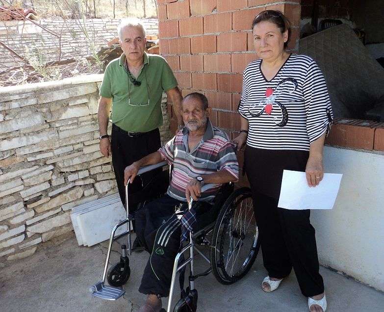 Pazarda Kazandıklarını İhtiyaç Sahiplerine Veriyorlar