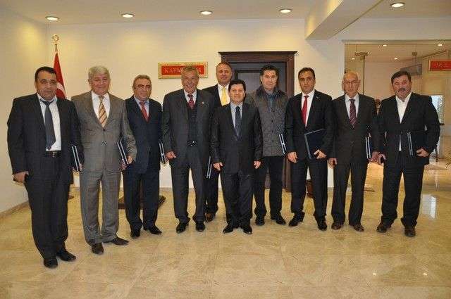 UYUMLU, UYGAR ve YARDIMCI BAŞKANLARA PLAKET