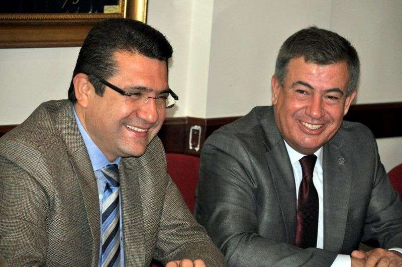 AKP Başkanın Odasına Sığamadı