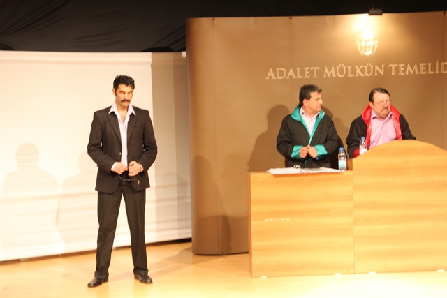 Gerçekler Tiyatro Sahnesine Taşındı
