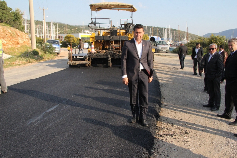 İçmeler’de Asfalt Dökümü Devam Ediyor