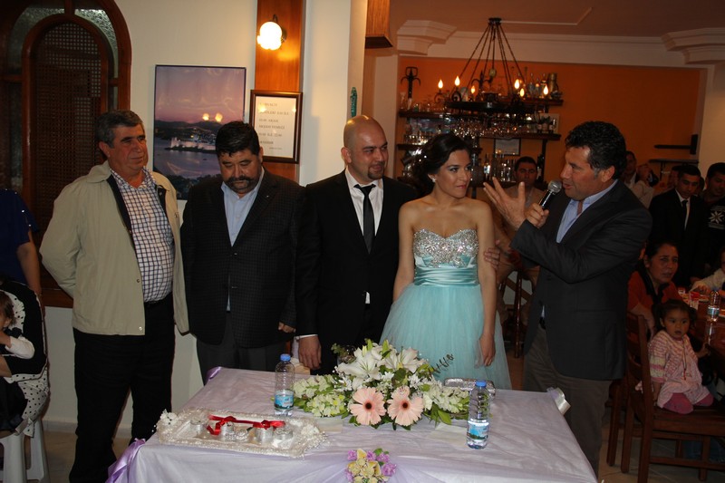 İki Başkan Taktı, Bir Başkan Kesti