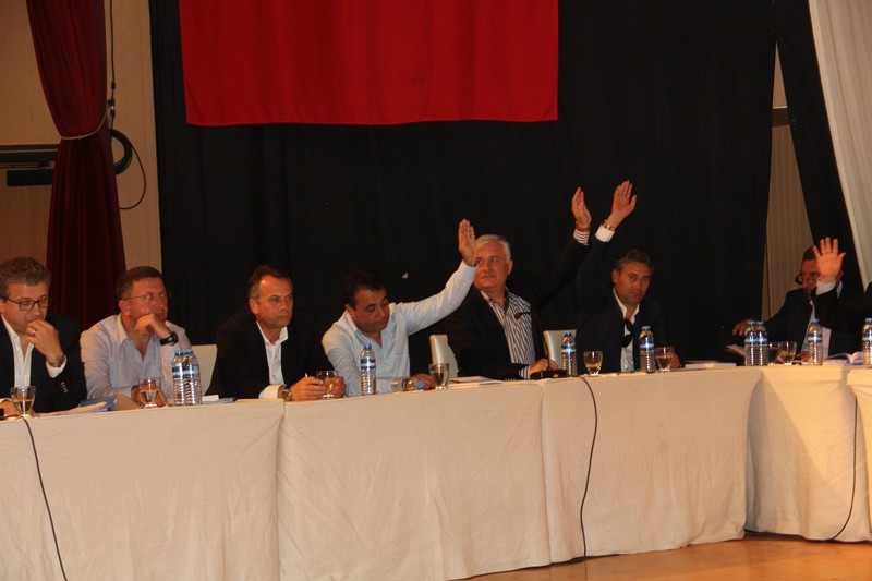 Meclisi Özür Dileyerek, Terkettiler
