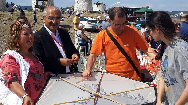 Çocuklar Ölmesin, Uçurtma Uçursunlar