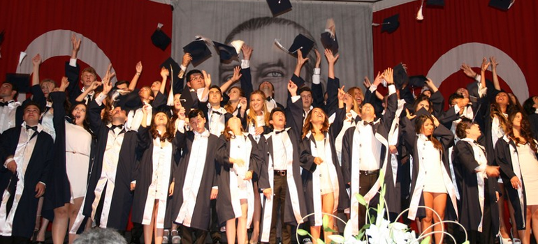 Marmara Kolejinde Diploma Heyecanı