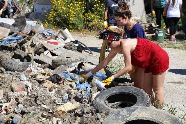 DENİZDEN ÇIKAN ÇÖPLER SANAT ESERİ OLUYOR