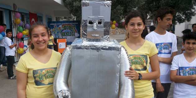 BODRUM’UN TUBİTAK DESTEKLİ İLK ROBOT ŞENLİĞİ DÜZENLENDİ