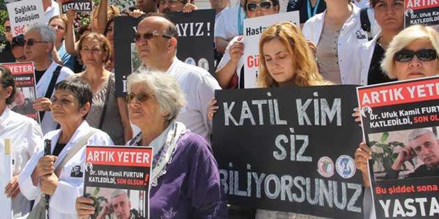 DOKTORLAR, ÖLMEMEK VE HESAP SORMAK İÇİN EYLEMDELER…