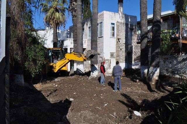 NEYZEN TEVFİK’İN EVİNDE RESTORASYON BAŞLADI…