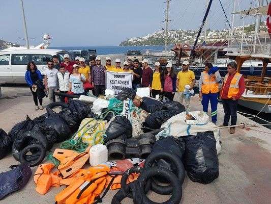 MÜLTECİLERDEN KALANLARI GÜNDOĞANLI GENÇLER TEMİZLEDİ…