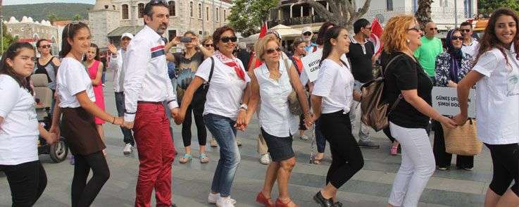 YEDİDEN YETMİŞE HERKES GENÇ