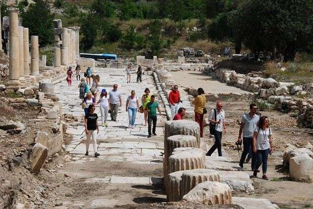 İNGİLİZ GAZETECİLER STRATONİKEA’DA ZEYTİNYAĞI TADIMI YAPTI…