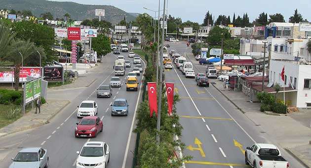 TRAFİK IŞIKLARI BODRUMLULARI ÇİLEDEN ÇIKARDI…