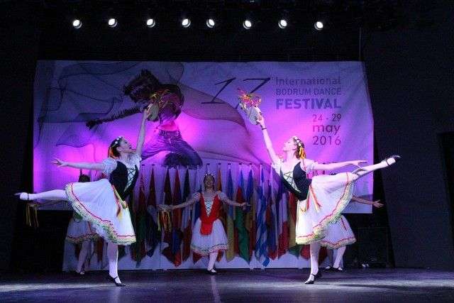 BODRUM DANS EDİYOR…