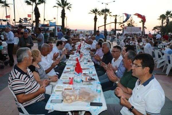 MHP TURGUTREİS’TE İFTAR DÜZENLEDİ…