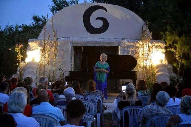 TOPRAK EV’DE GÜLSİN ONAY’DAN MUHTEŞEM KONSER