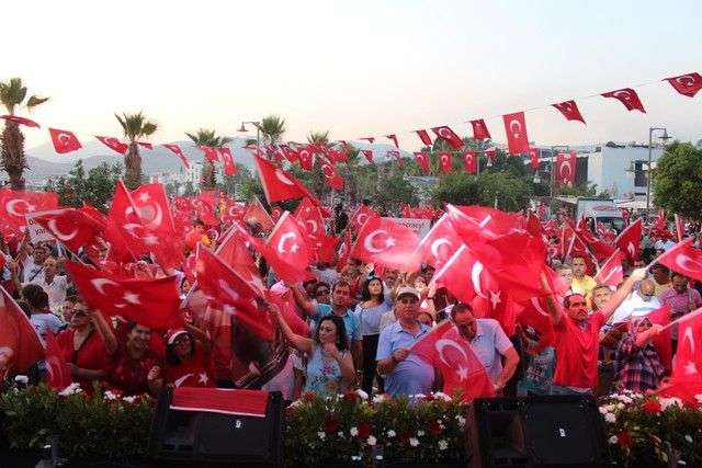 BODRUM CUMHURİYET ve DEMOKRASİYE İÇİN TEK YÜREK… (FOTO GALERİ)
