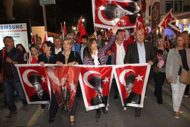 BODRUM AHALİSİ CUMHURİYET’İ COŞKUYLA KUTLADI… (foto galeri)