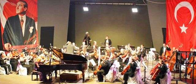 CUMHURİYETE YAKIŞAN KONSER TURGUTREİS’TE …