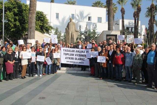 GERİ ÇEKİLEN YASA TEKLİFİNE TEPKİLER SÜRÜYOR…