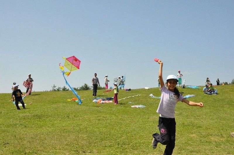 ANNELER GÜNÜNDE UÇURTMA FESTİVALİ…