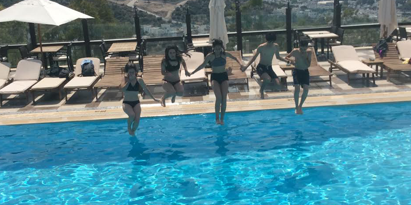 YAZ BOYU HAVUZDAN ÜCRETSİZ YARARLANACAKLAR…
