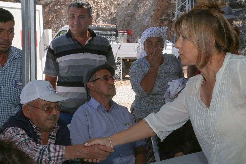 HÜLYA KOCADON ZEYTİNKÖYLÜLERİN YANINDA…