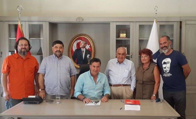 PAHA BİÇİLMEZ KOLLEKSİYONUNU DENİZ MÜZESİNE BAĞIŞLADI…
