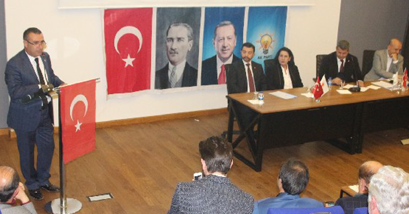 AK PARTİ İLÇE BAŞKANI ÖZMEN; “AYNI PARTİNİN İKİ BELEDİYESİ KAYIKÇI KAVGASI YAPIYOR…”