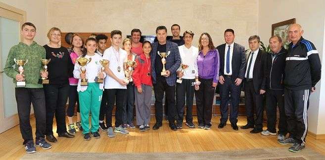 ATLETİZMDE 16 KUPANIN DOKUZUNU BODRUMLU SPORCULAR ALDI…
