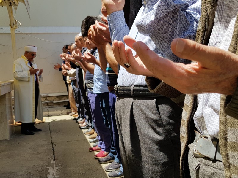 İSRAİL’İN ZULMÜNE KARŞI GIYABİ CENAZE NAMAZI KILDILAR…