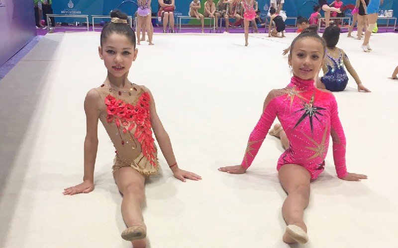KÜÇÜK DANSÇILAR 3 MADALYA İLE BODRUM’A DÖNDÜLER…