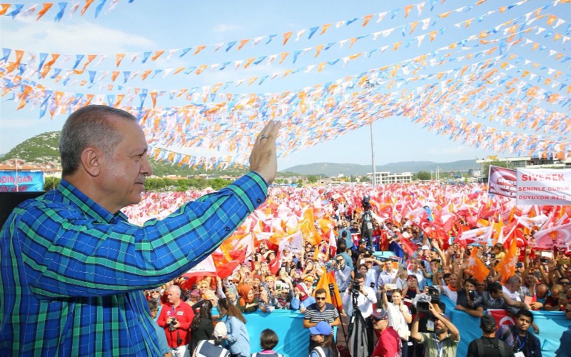 ERDOĞAN; “BAY MUHARREM SEN KİMSİN?”