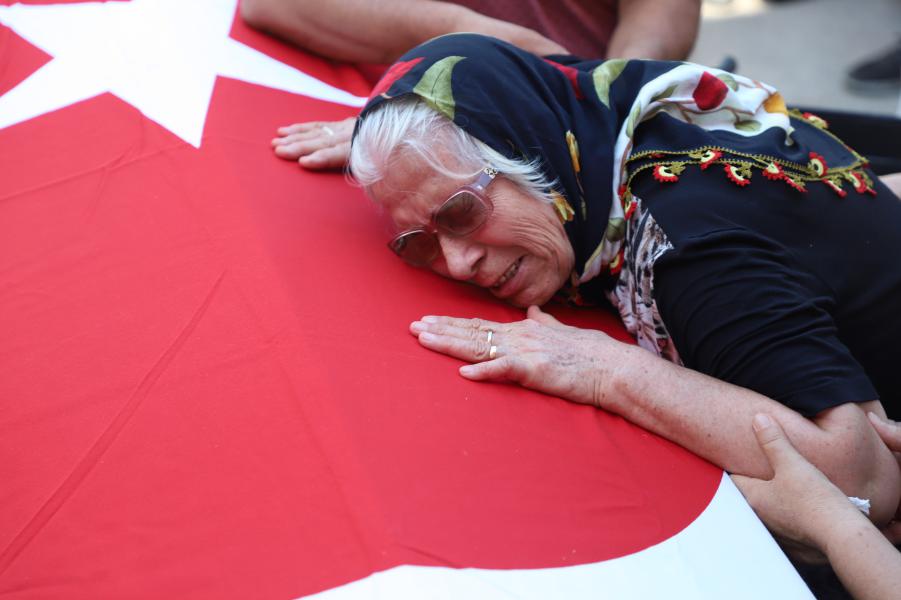 TRAFİK POLİSİ ŞAHİN DİLEK SON YOLCULUĞUNA UĞURLANDI…