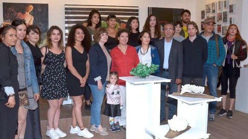 Zeynep Sanat Galerisi “ Geleceğin Sanatçılarına” Sergi Açtı… 
