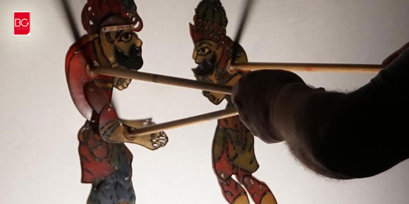 Hacivat ve Karagöz Bodrum’da Tatilde