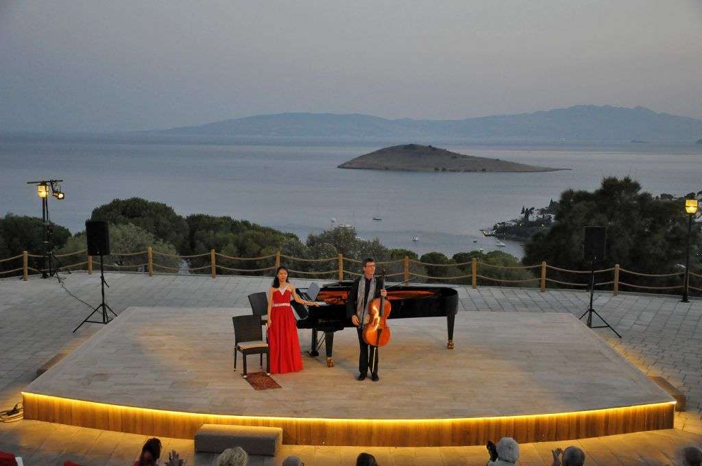 Gümüşlük Festivali Viyolonsel-Piyano ikilisini Zefirya’da ağırladı