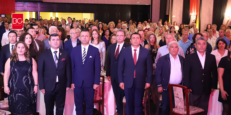 CHP Cumhuriyet Balosunda Tek Yürek..