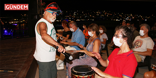 Bodrum’daki Sağlık Çalışanları Usta Sanatçı İle Ritim Tuttular
