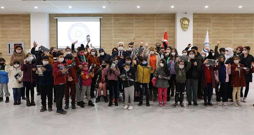 Büyükşehir Uzaktan Eğitimi yakın ediyor