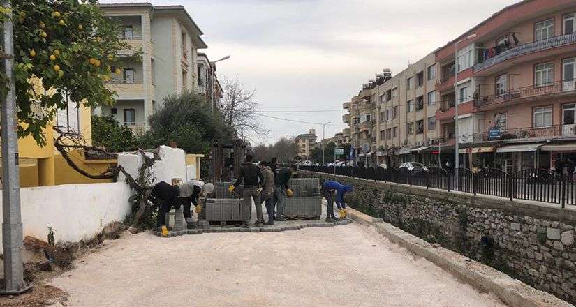 Parke kaplama çalışmaları hız kesmeden devam ediyor
