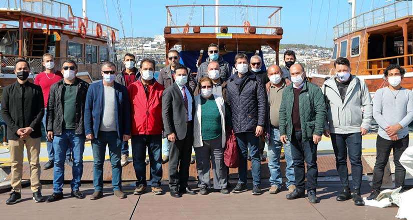 Başkan Aras günlük gezi yapan denizcilerle bir araya geldi
