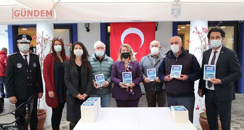 Cevat Şakir kitabı hediye edildi